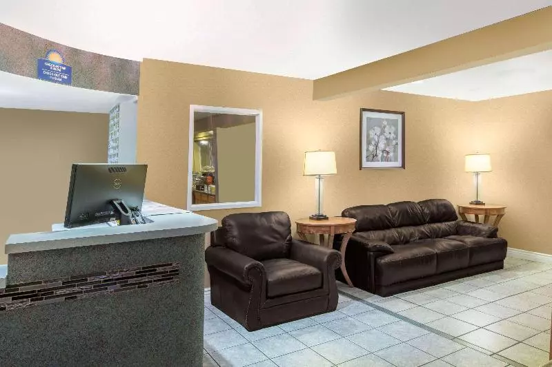 Отель Days Inn By Wyndham Redwood City