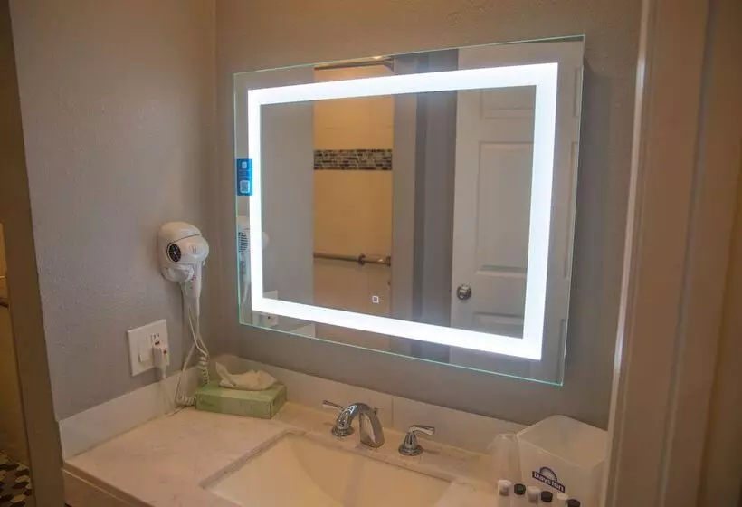 Отель Days Inn By Wyndham Redwood City