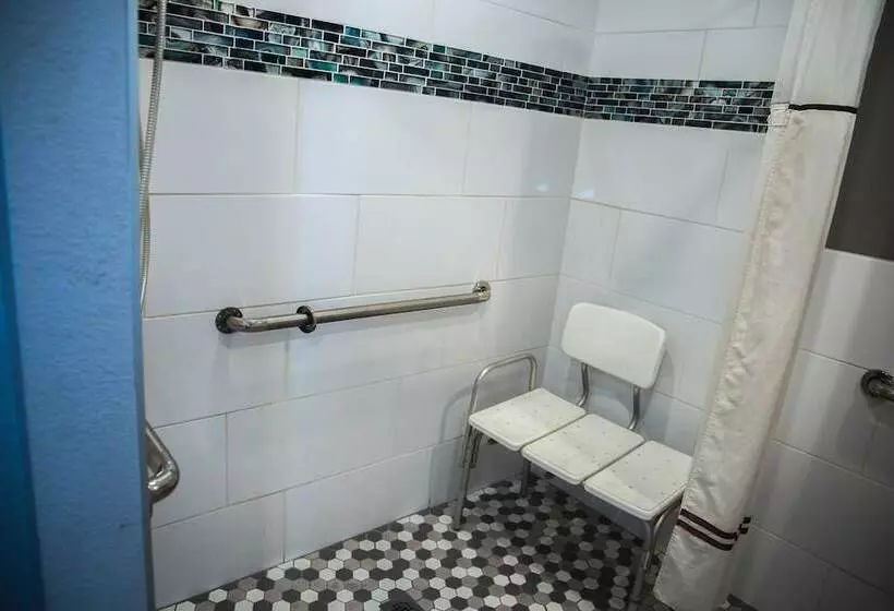 Отель Days Inn By Wyndham Redwood City