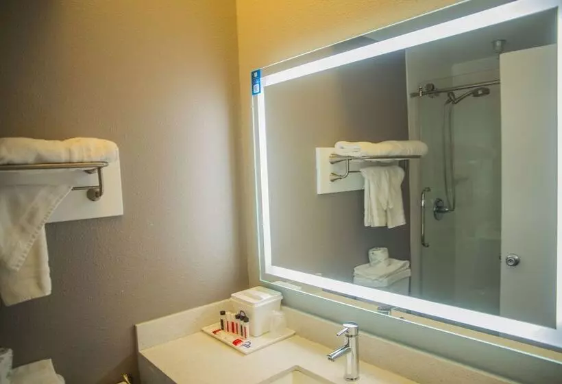 Отель Days Inn By Wyndham Redwood City