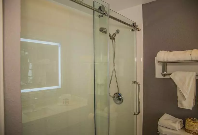 Отель Days Inn By Wyndham Redwood City