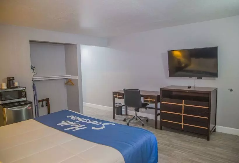 Отель Days Inn By Wyndham Redwood City