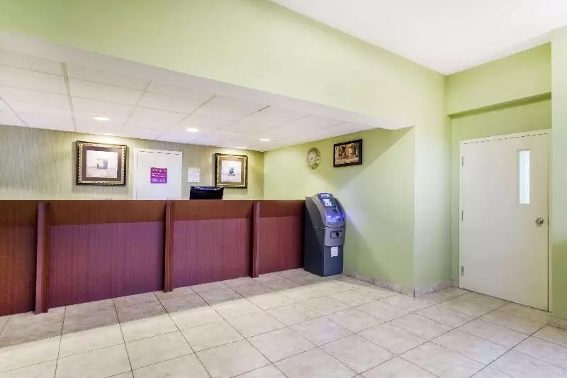 Hotel Days Inn By Wyndham Windsor Locks / Bradley Intl Airport