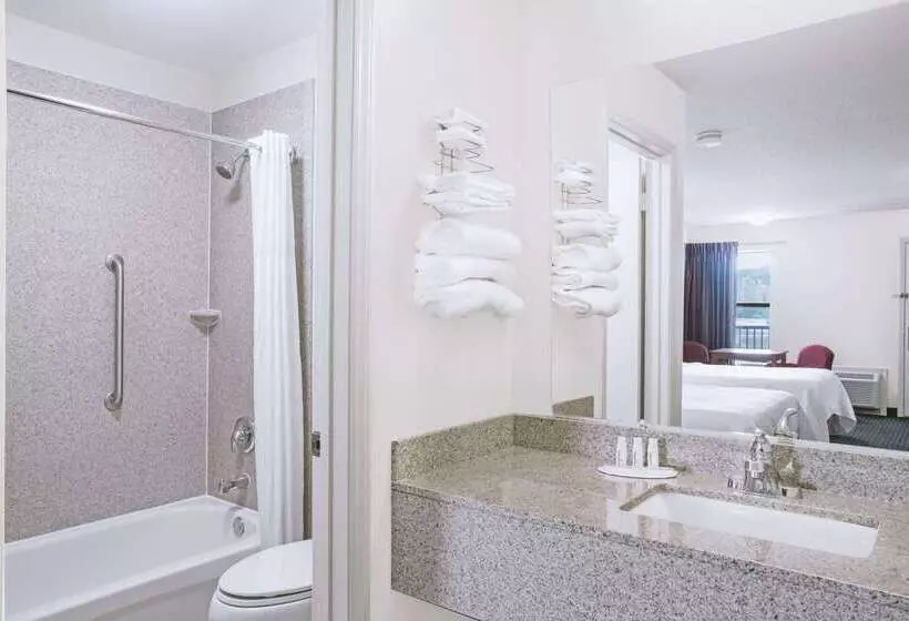 בית מלון כפרי Days Inn By Wyndham Wytheville