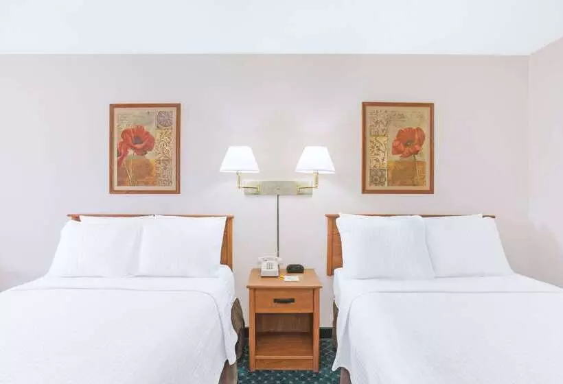 בית מלון כפרי Days Inn By Wyndham Wytheville