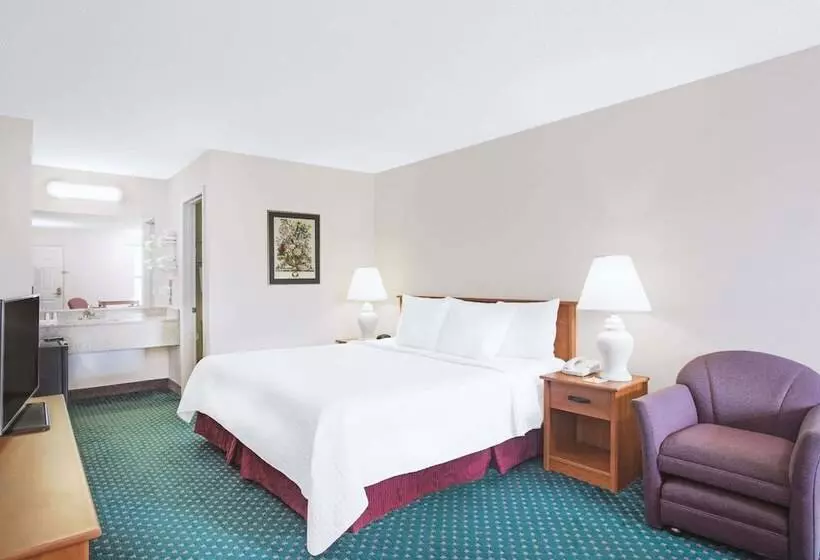 בית מלון כפרי Days Inn By Wyndham Wytheville