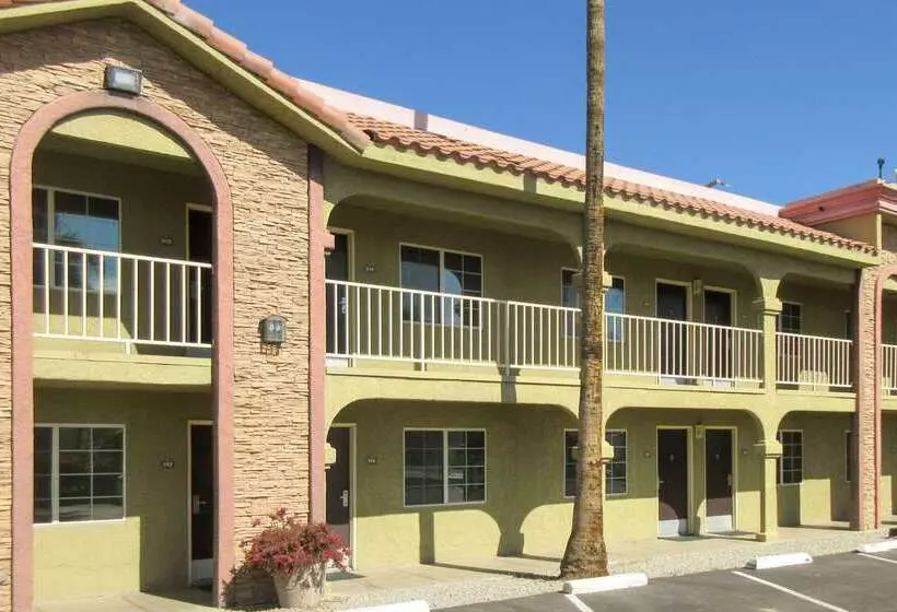 Отель Econo Lodge