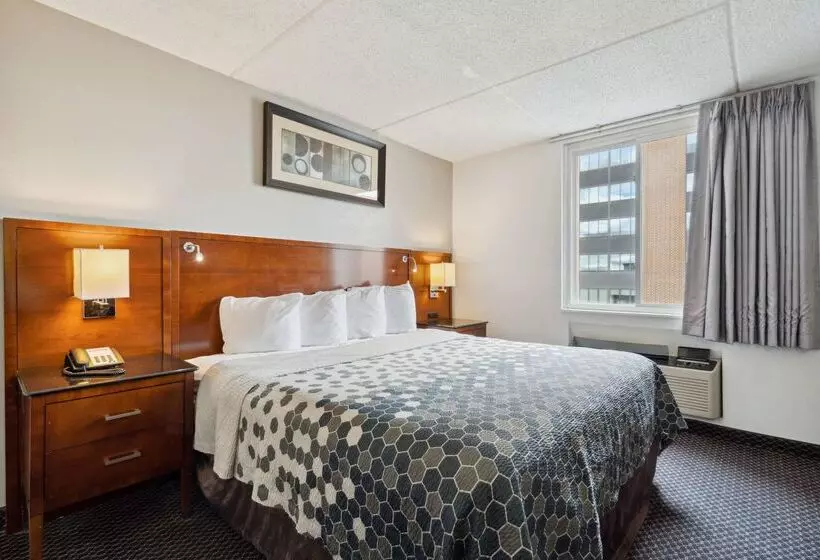 Szálloda Econo Lodge Inn & Suites