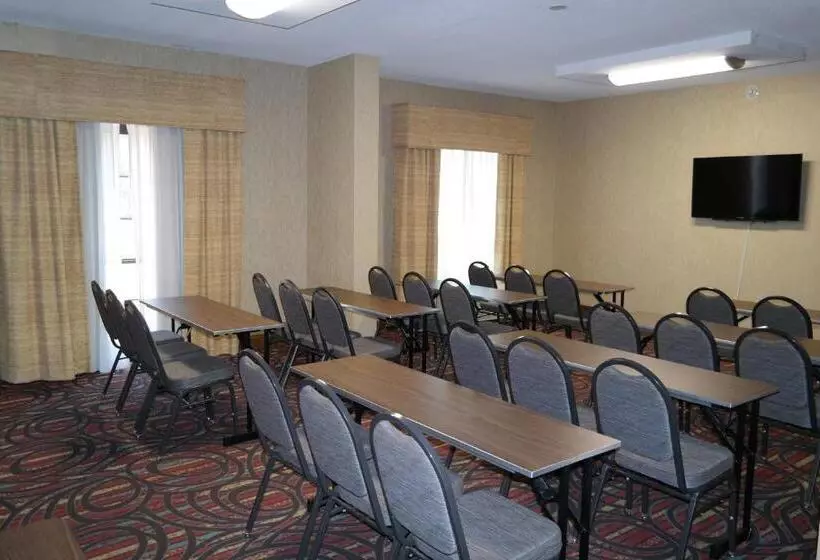 ホテル Holiday Inn Express Fredericksburg   Southpoint, An Ihg