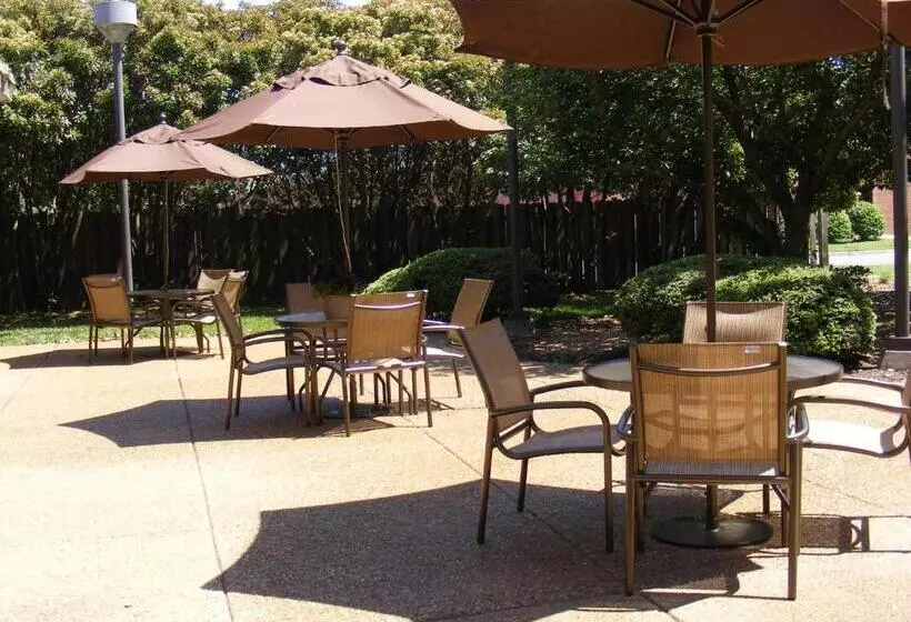 ホテル Holiday Inn Express Fredericksburg   Southpoint, An Ihg