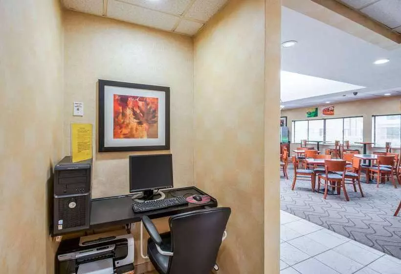 בית מלון כפרי Quality Inn