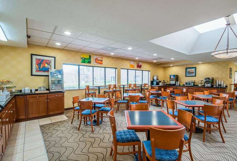 בית מלון כפרי Quality Inn