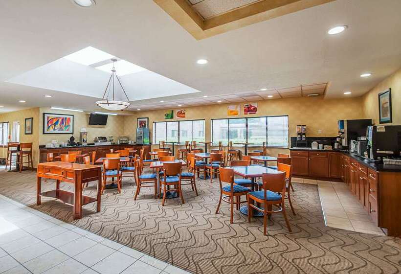 בית מלון כפרי Quality Inn