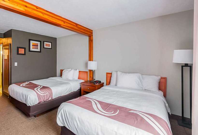 בית מלון כפרי Quality Inn