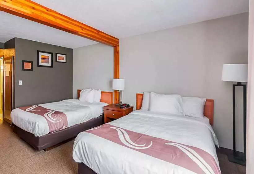 בית מלון כפרי Quality Inn