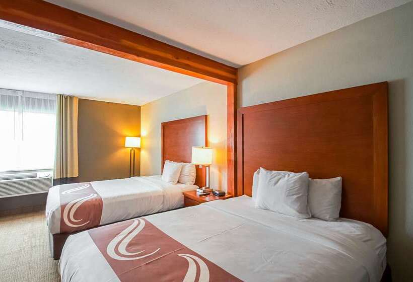 בית מלון כפרי Quality Inn