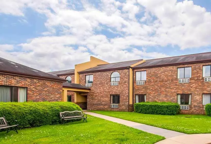 בית מלון כפרי Quality Inn