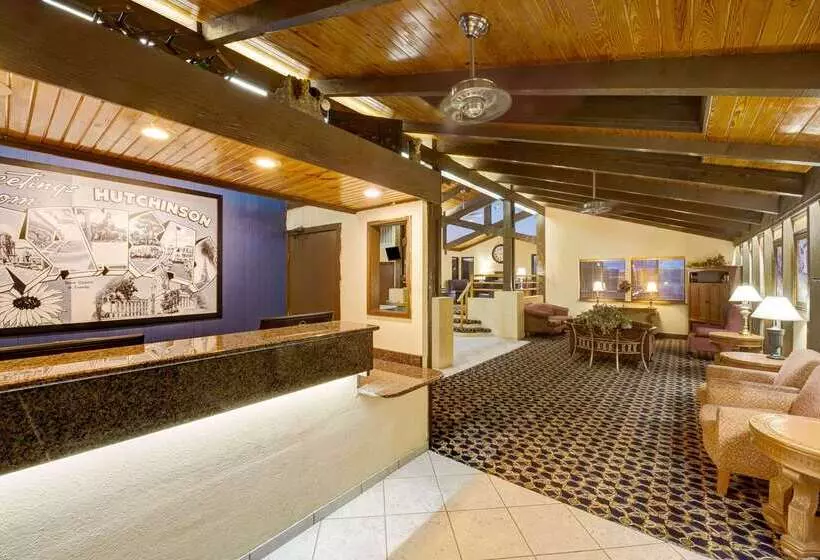 فندق Super 8 By Wyndham Hutchinson