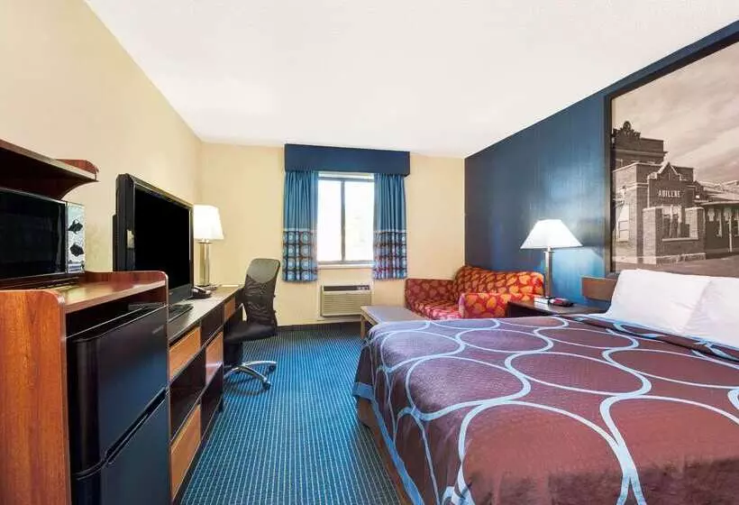 فندق Super 8 By Wyndham Hutchinson