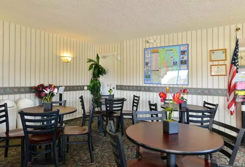 Отель Americas Best Value Inn Satellite Beach Melbourne