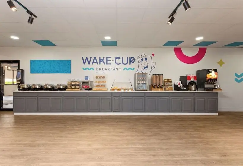 Hotelli Baymont by Wyndham Orlando North Millenia