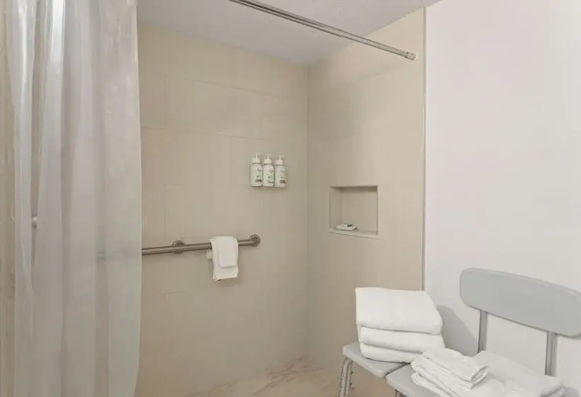 Hotelli Baymont by Wyndham Orlando North Millenia