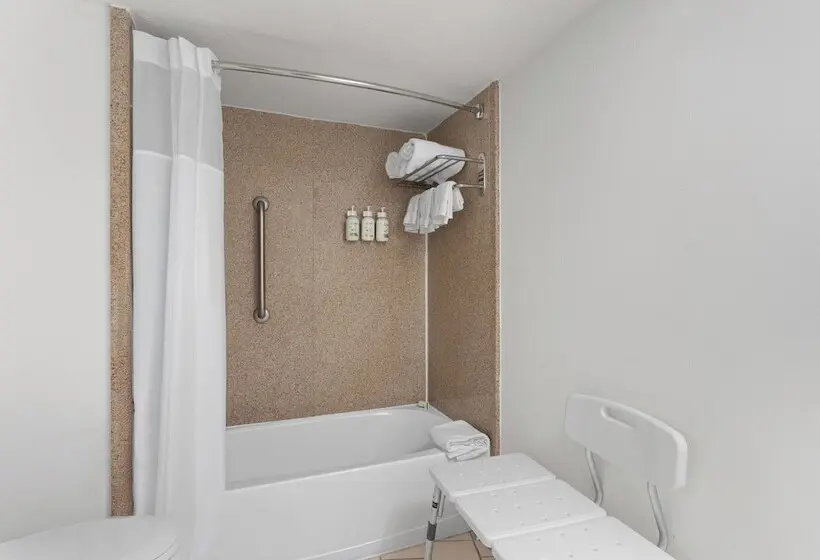 Hotelli Baymont by Wyndham Orlando North Millenia