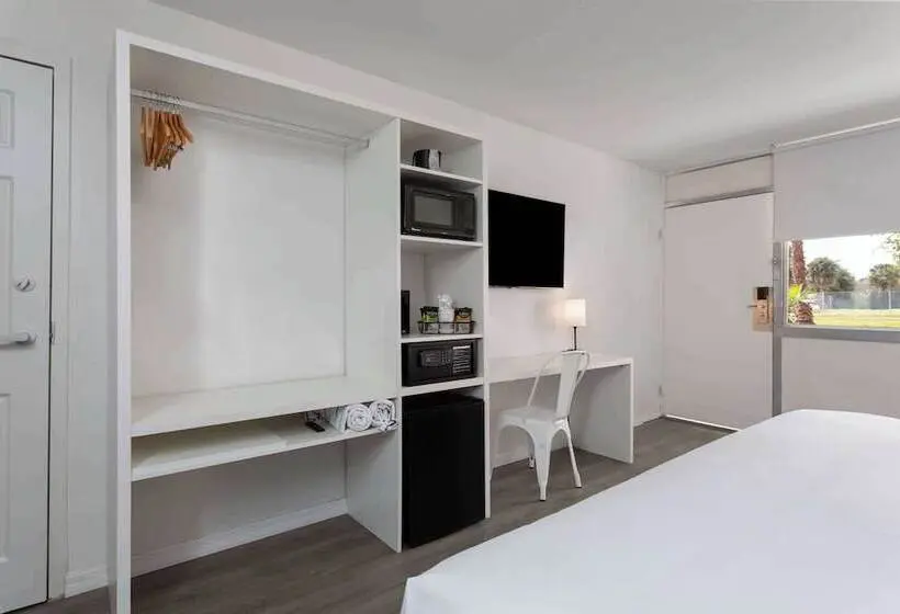 Hotelli Baymont by Wyndham Orlando North Millenia