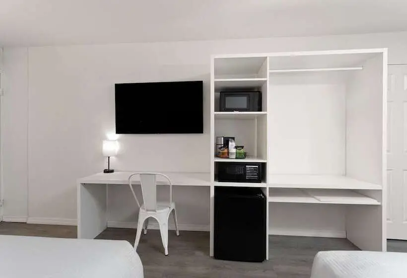 Hotelli Baymont by Wyndham Orlando North Millenia