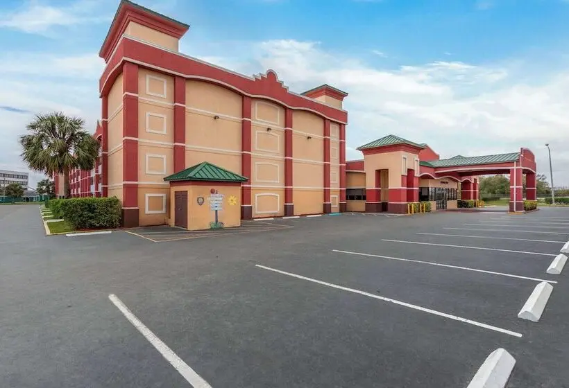 هتل Baymont by Wyndham Orlando North Millenia