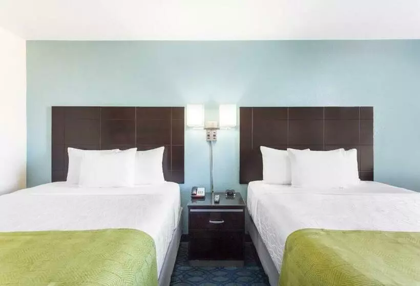فندق La Quinta Inn & Suites By Wyndham Oakland Airport Coliseum