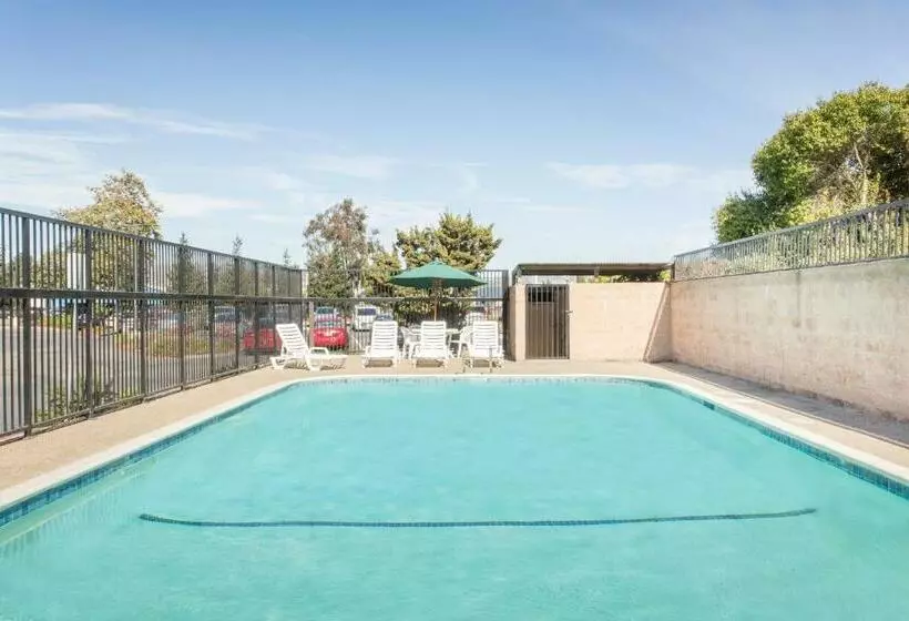 فندق La Quinta Inn & Suites By Wyndham Oakland Airport Coliseum