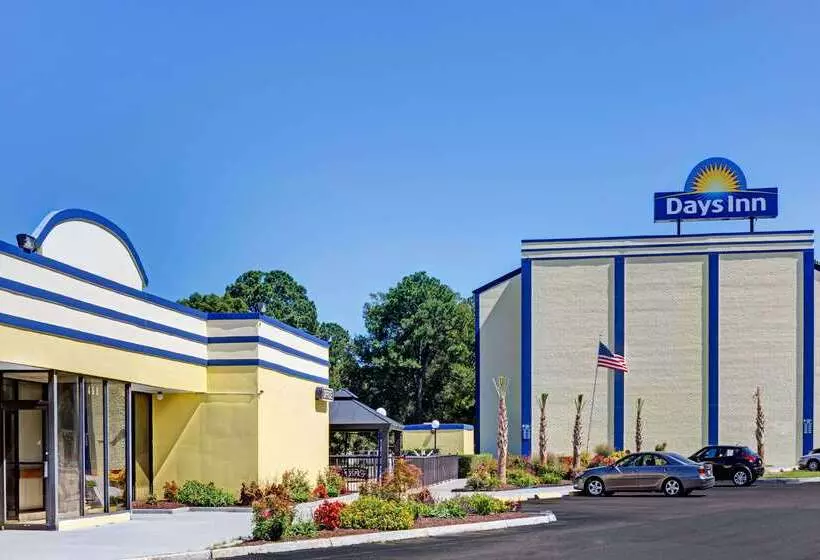 Отель Days Inn By Wyndham Norfolk Military Circle