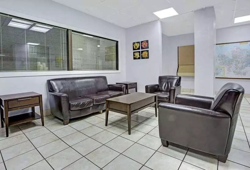 Отель Days Inn By Wyndham Norfolk Military Circle