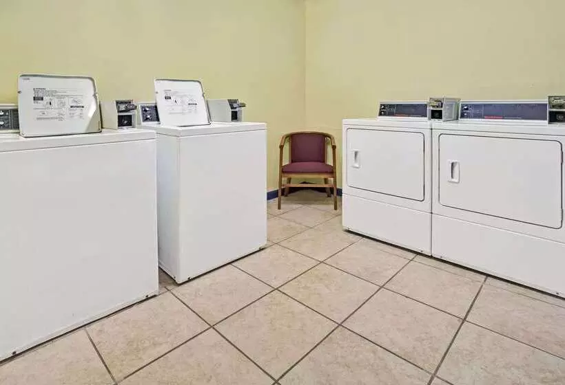 Отель Days Inn By Wyndham Norfolk Military Circle