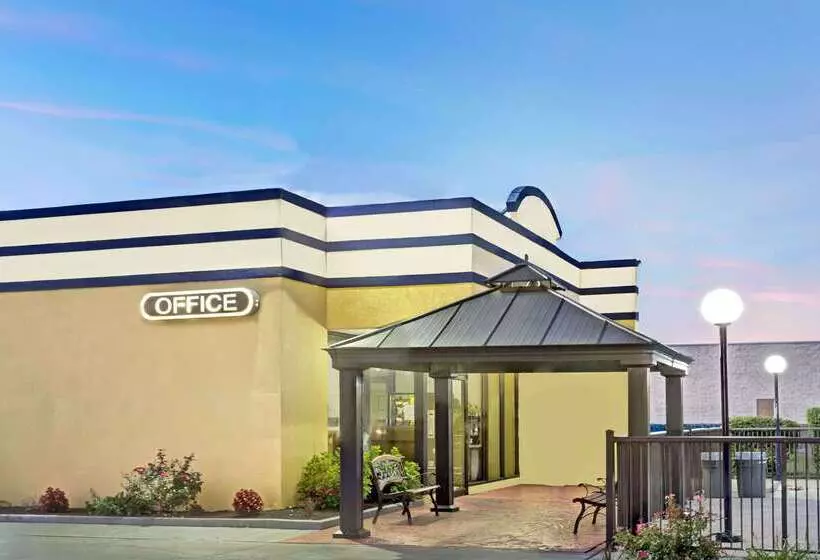 Отель Days Inn By Wyndham Norfolk Military Circle