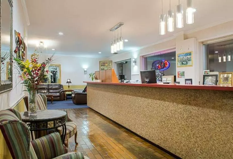 هتل Days Inn By Wyndham Tallahasseegovernment Center