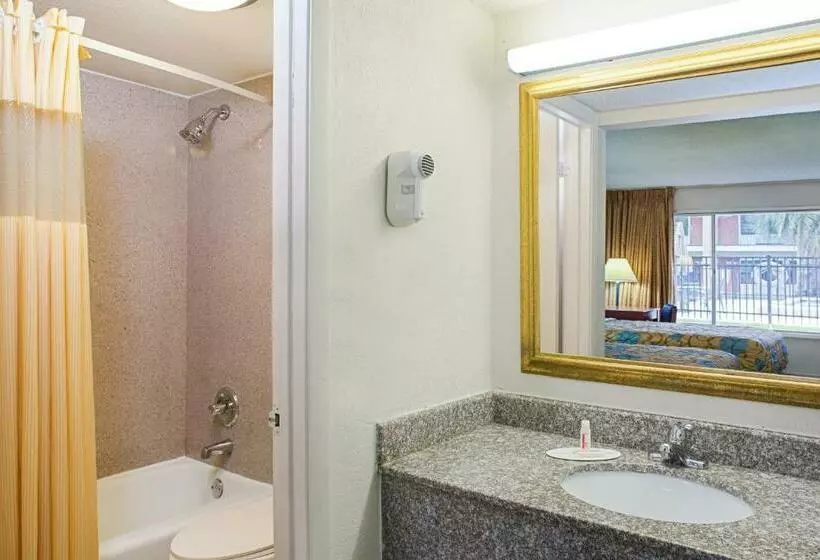 هتل Days Inn By Wyndham Tallahasseegovernment Center