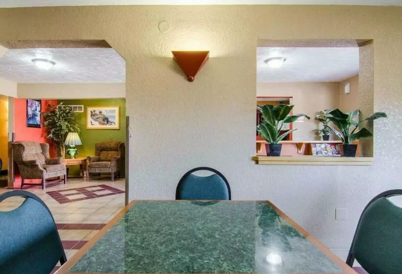 Otel Econo Lodge Ottawa