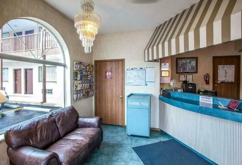 호텔 Economy Inn & Suites