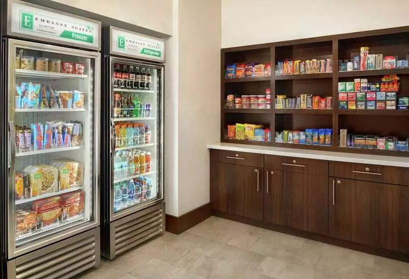 Отель Embassy Suites By Hilton Indianapolis Downtown