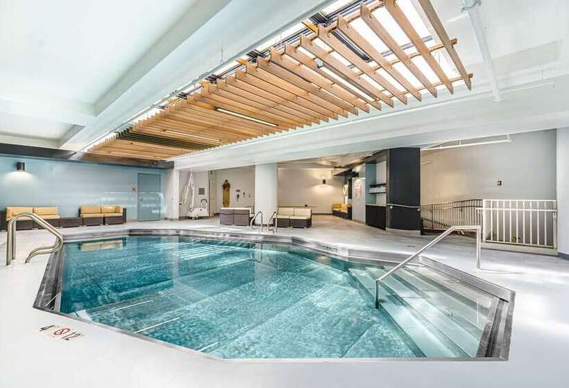 בית מלון כפרי Embassy Suites By Hilton Indianapolis Downtown