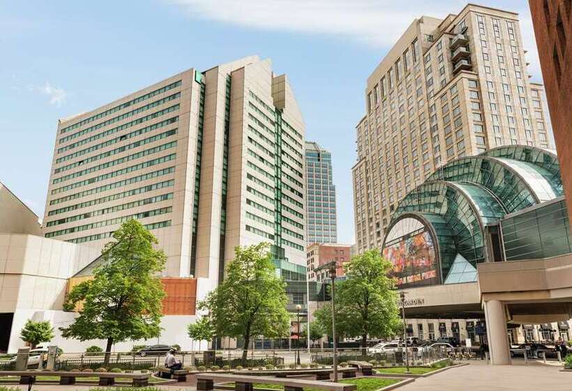 בית מלון כפרי Embassy Suites By Hilton Indianapolis Downtown