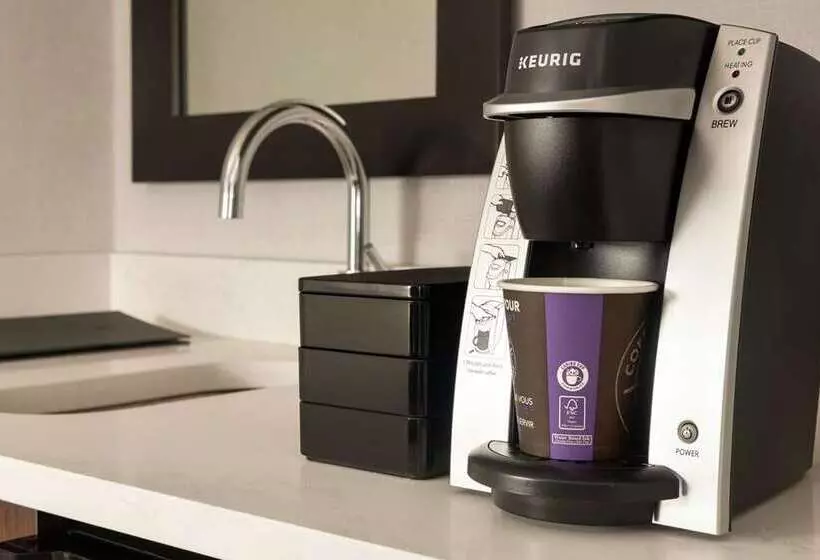 Отель Embassy Suites By Hilton Indianapolis Downtown