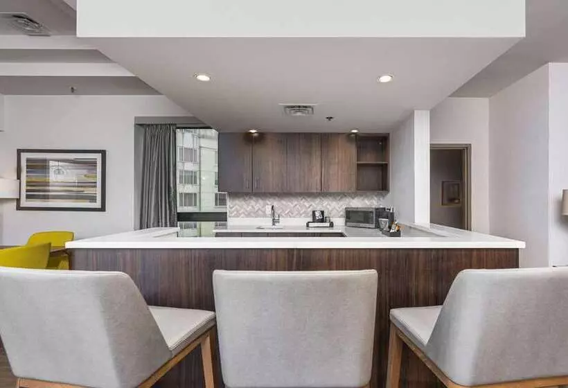 Отель Embassy Suites By Hilton Indianapolis Downtown