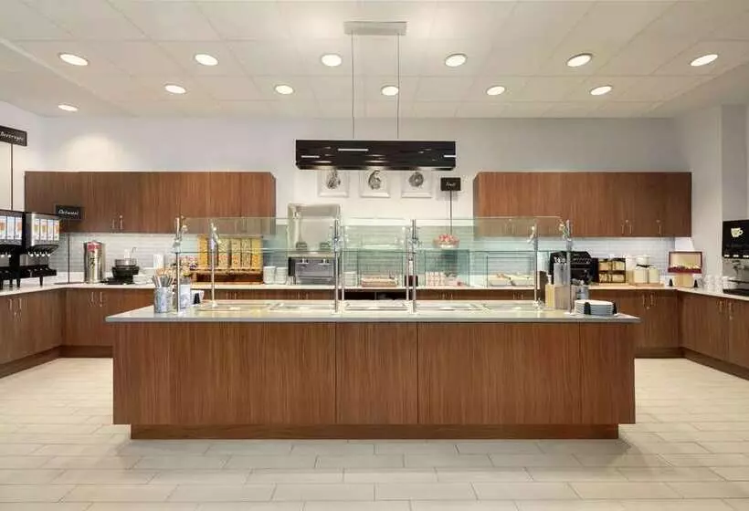 Отель Embassy Suites By Hilton Indianapolis Downtown