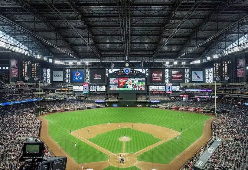 ホテル Holiday Inn And Suites Phoenix Airport North, An Ihg