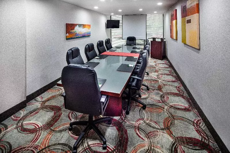 Holiday Inn Hotel Atlanta Northlake, A Full Service