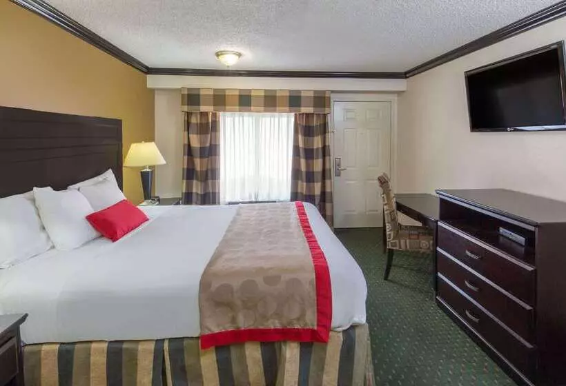 Отель Ramada By Wyndham Ontario