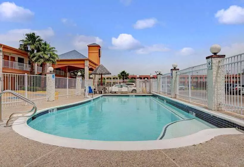 Отель Super 8 By Wyndham Galveston